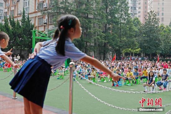 资料图:上海市江苏路第五小学迎来2018年开学典礼。殷立勤 摄