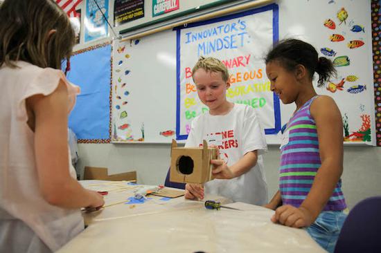 憨憨在那边学编曲,