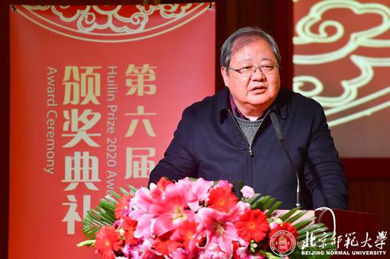 著名诗人、全国人大常务委员会委员吉狄马加致贺词