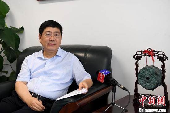 图为全国政协委员、广西大学校长赵跃宇接受中新网记者专访。 俞靖 摄