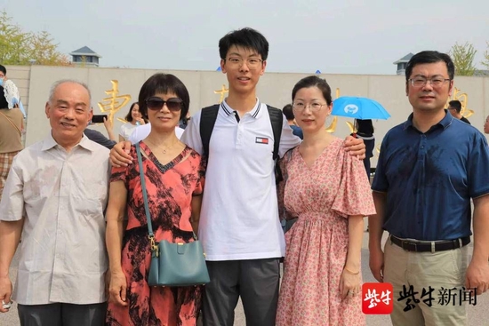 周恒平跟家人