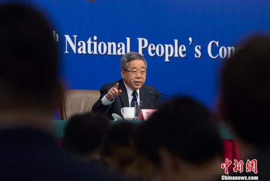 如何给学生减负消除大班额?教育部长这样说