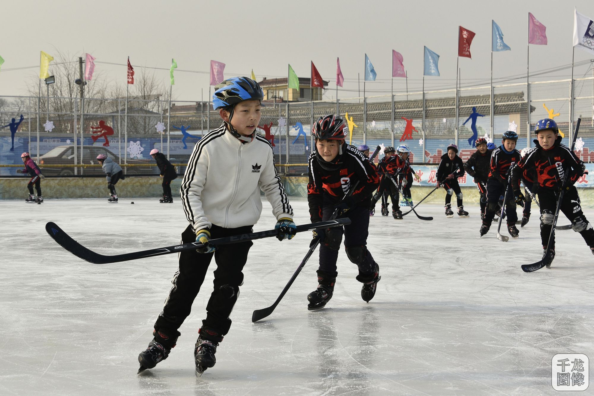 图为延庆区中小学生体验冰雪运动。延庆区教委供图