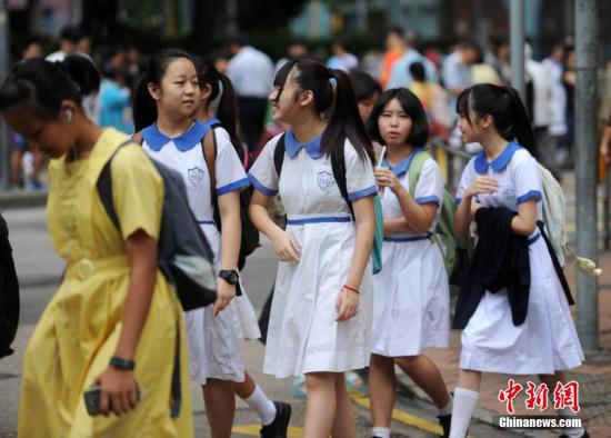 资料图:香港学生。中新社发 谭达明 摄