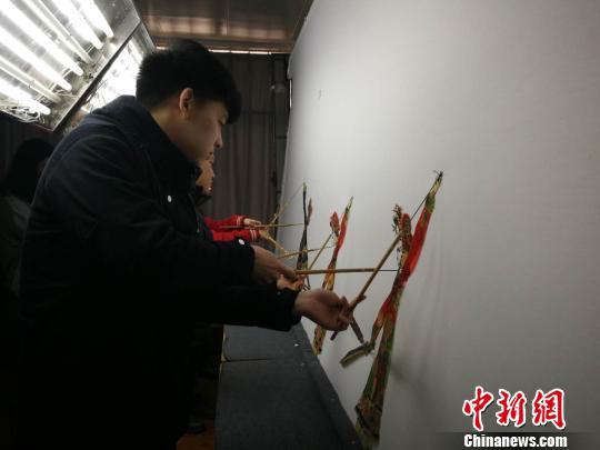 上戏建立了全国唯一一个中国木偶皮影艺术人才培养基地。 许婧 摄