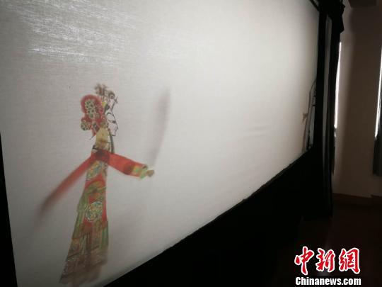 上戏建立了全国唯一一个中国木偶皮影艺术人才培养基地。　许婧 摄