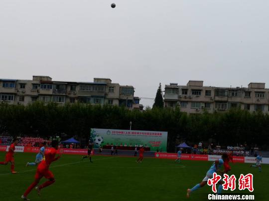 中国校园高校国家队和来自澳大利亚的墨尔本城市队举行了揭幕战。 陈静 摄