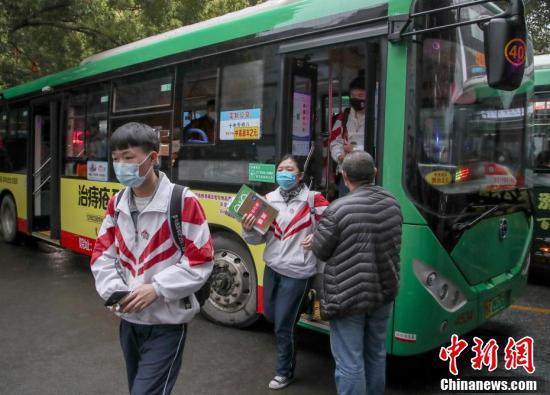 贵州初三高三学生今日开学复课