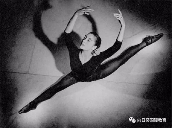 舞蹈中的Gillian Lynne