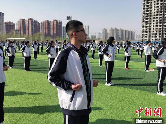 衡水中学“少年拳”武术操。 张艳春 摄