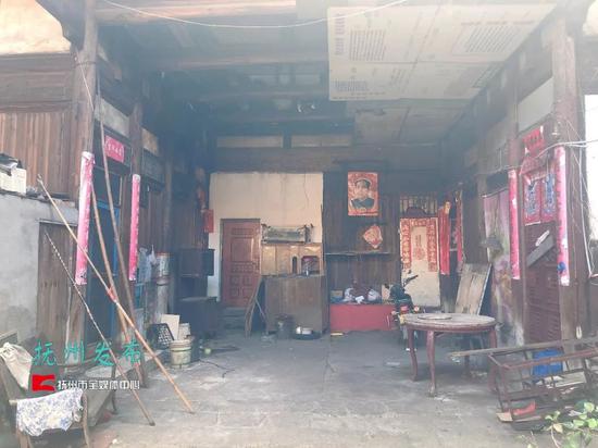 胥文豪家门口的杨家大院上厅
