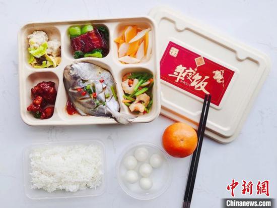 宁波大学繁荣“鲳”盛套餐。 姚娴 摄