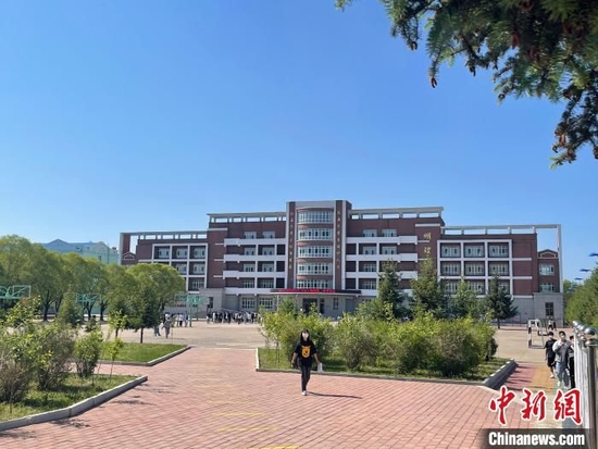 图为鄂伦春自治旗大杨树第二中学高考考点。 臧淑红 摄