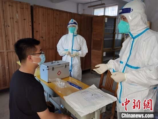 福建省平潭综合实验区第一中学考点举行疫情防控应急演练。 福建省教育厅供图