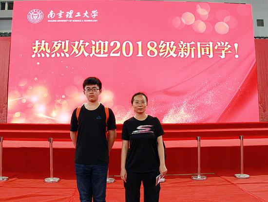 南理工迎来14岁研究生新生 妈妈将陪读