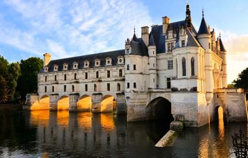 6. Chateau de Chenonceau (France)