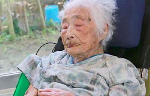 The world’s oldest person, a 117-year-old Japanese woman, has died.