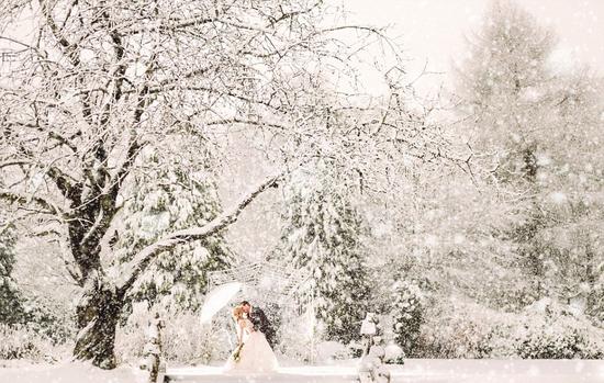 雪景婚纱照惊艳：冰雪奇缘 来自冬天的祝福