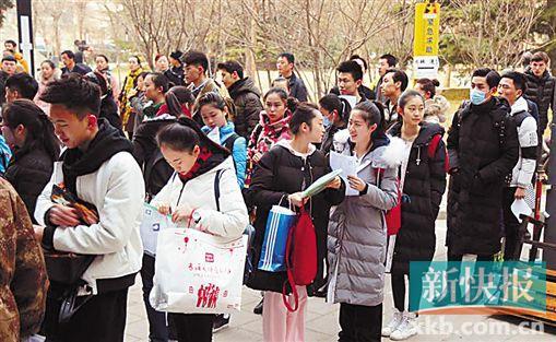 北影开考表演本科收生45人关晓彤现身(图)