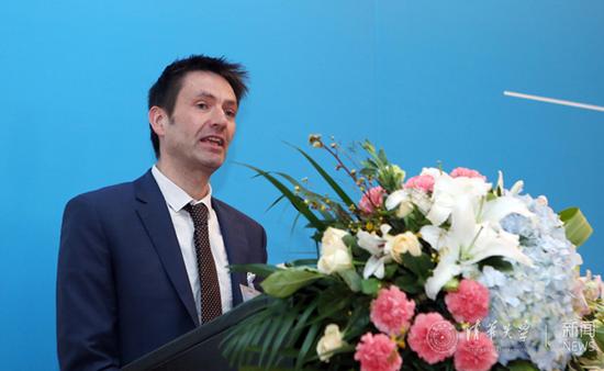 清华大学推动中英教育合作