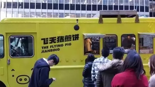 90后北京妞赴纽约摆摊卖煎饼,每天工作20小时,日收入过万