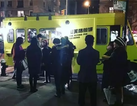 90后北京妞赴纽约摆摊卖煎饼,每天工作20小时,日收入过万