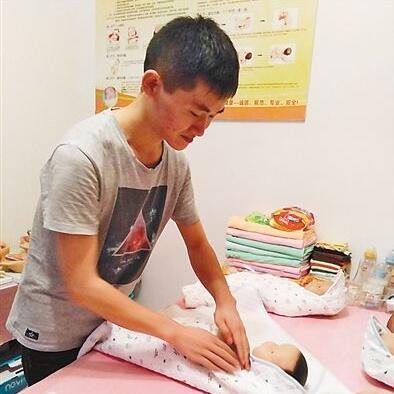 90后大学生抢滩月嫂市场,甚至还有男性!