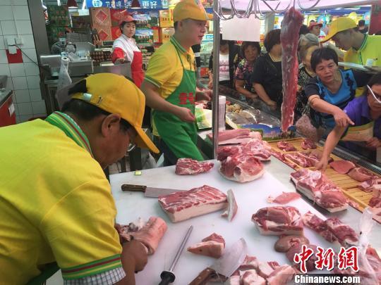 北大才子卖猪肉谈创业:官员慎下海 学子应先就业