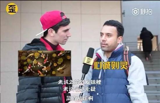 　　　      目测，这位小哥的朋友圈是这样的：