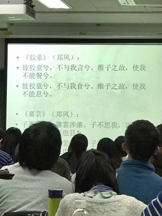 （Lila在北大中国古代文学课上 她说老师当时给的翻译是：“那个坏小子不和我吃饭！那个坏小子不让我睡觉！”）