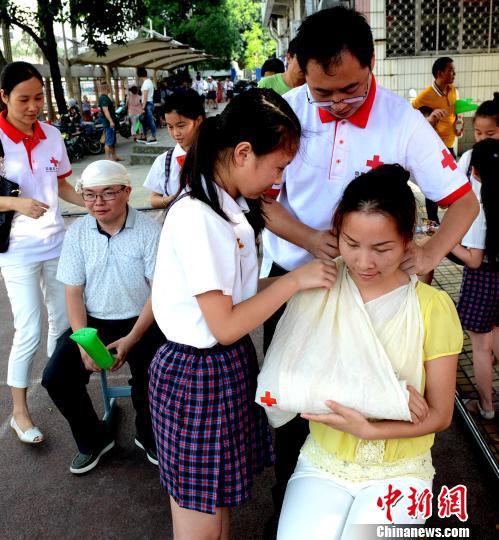 6月1日,“六一”国际儿童节,由福州市红十字会主办的生命安全教育进校园活动在福州市晋安区教师进修学校附属小学开展。 刘可耕 摄