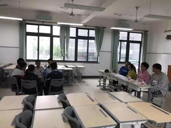 每名同学的面试时间大概是10分钟以内。持续到中午12：30，面试全部结束。