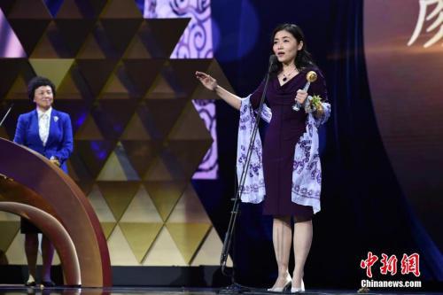 资料图:颜宁获得影响世界的华人大奖。 中新网记者 金硕 摄