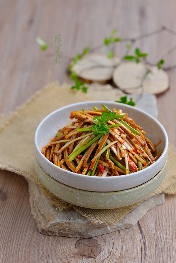 教你做超开胃很下饭的葱拌豆腐丝