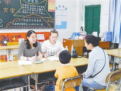 　　5月21日，广州市南沙区一所民办学校举办幼升小新生面谈。 赵艳辉 摄