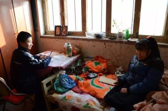 守着妈妈学习是众望最幸福的时刻,2014年拍摄