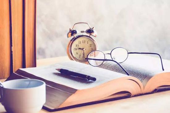 坐不住的熊孩子竟然爱上了读英语书?方法很简