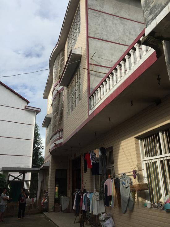 2007年，林家新建了3层楼房，但由于两个孩子读书，家庭困难。&nbsp; 澎湃新闻记者 陈绪厚 图