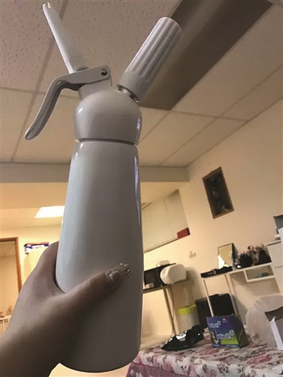 刘雪吸“笑气”的设备。