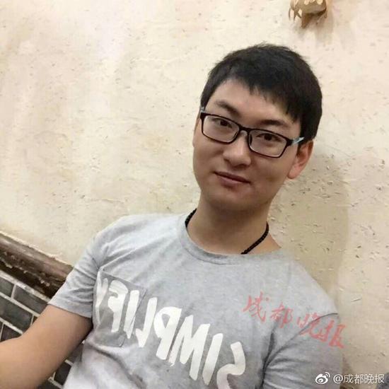 女同学生漆过敏