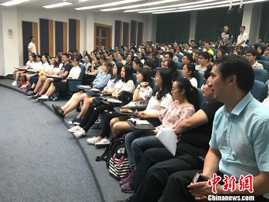 图为上海大学“经国济民”课程现场。 上海大学供图。