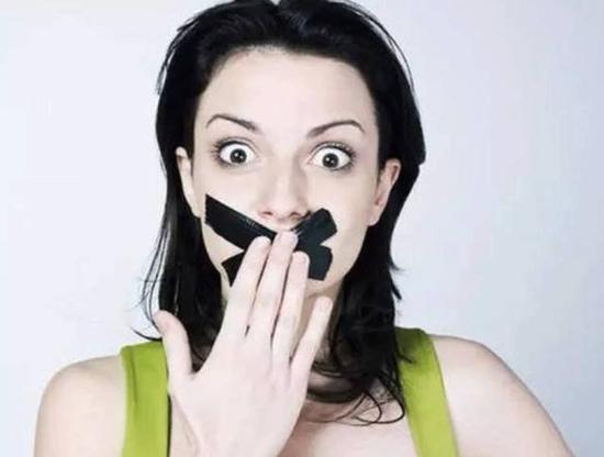 (小tips:英语句子当中,不可以缺少主语哦~!是不是瞬间觉得都把知识还给老师了,有木有?!哈哈!)