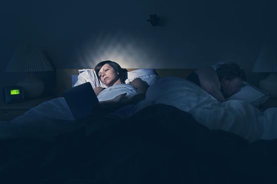 最新研究:睡眠不足能够对抗抑郁症(双语)