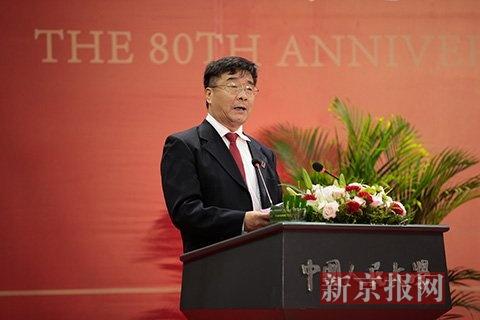 校长刘伟在大会上讲话。新京报记者 朱骏摄