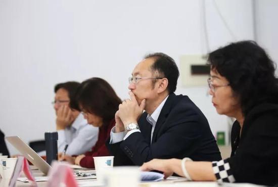 北京教育音像报刊总社副社长李青出席论坛并致欢迎辞,《现代教育报》社长兼总编廖厚才全程参与了论坛讨论。