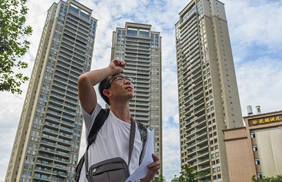 二线城市抢人瞄准八百万应届生:送钱送房送户