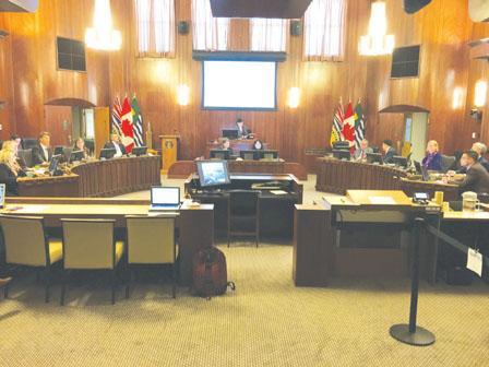 温哥华市议会一致通过道歉报告。(图片来源：加拿大《明报》 陈志强摄)