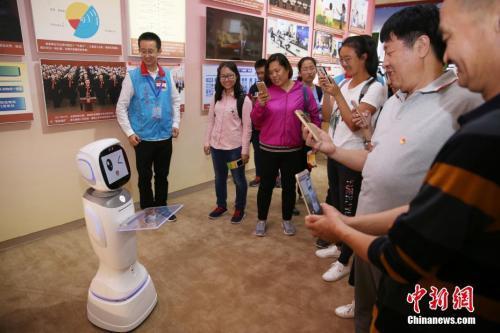 机器人资料图。 中新社记者 韩海丹 摄