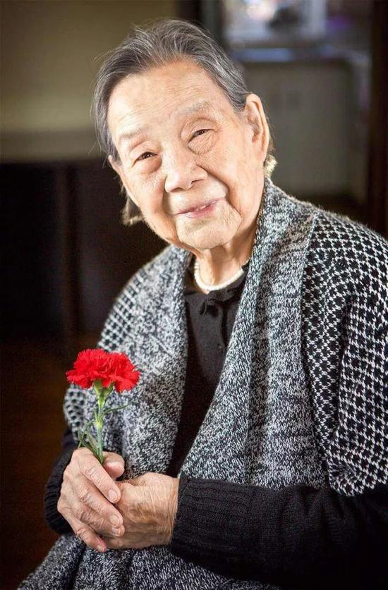 尊敬的各位师长、同仁、朋友：