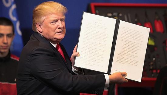 特朗普在四月份的演讲 图片来源：视觉中国